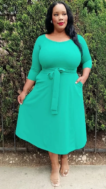 Plus Size Round Neck Flare Midi Dress With Belt and pockets