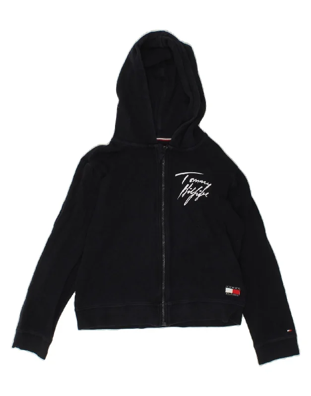 TOMMY HILFIGER Boys Graphic Zip Hoodie Sweater 8-9 Years Navy Blue Cotton Hoodie with Belted Waist Structured Tailored TOMMY HILFIGER Boys Graphic Zip Hoodie Sweater 8-9 Years Navy Blue Cotton Hoodie with Belted Waist Structured Tailored
