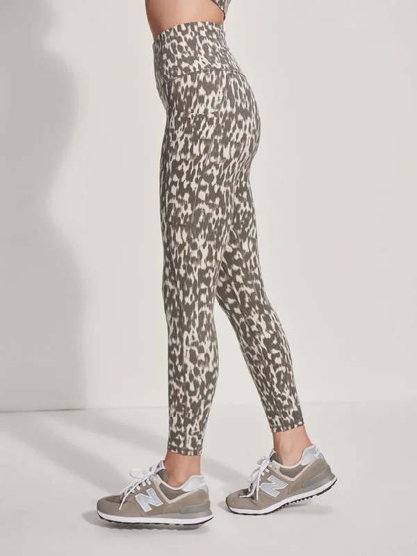 Varley Move Pocket High Rise Legging 25 - Roasted Cashew Brushed Spot Stylish Stretch-Waist Leggings Varley Move Pocket High Rise Legging 25 - Roasted Cashew Brushed Spot Stylish Stretch-Waist Leggings